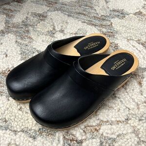 LIKE NEW Swedish Hasbeens Slip In Classic Clogs Black Size 37